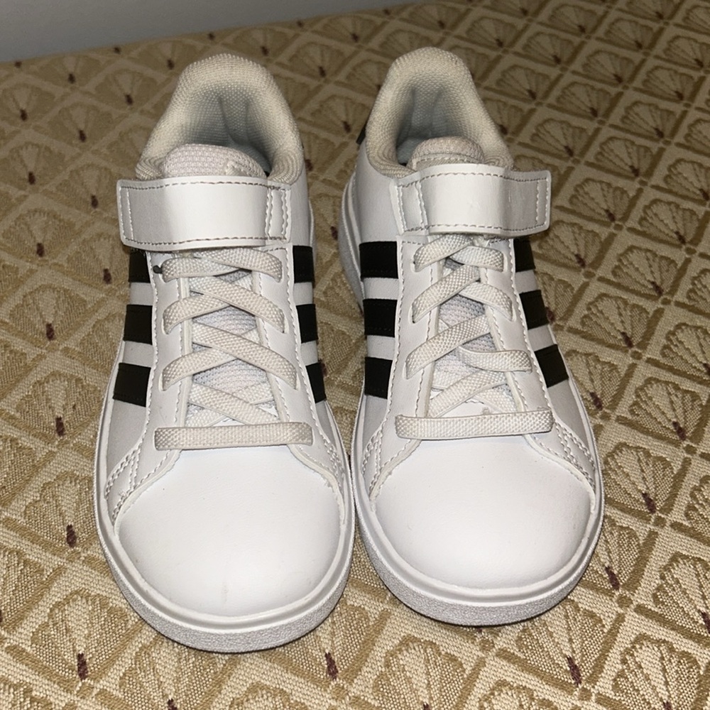 NWOT Adidas Sneakers